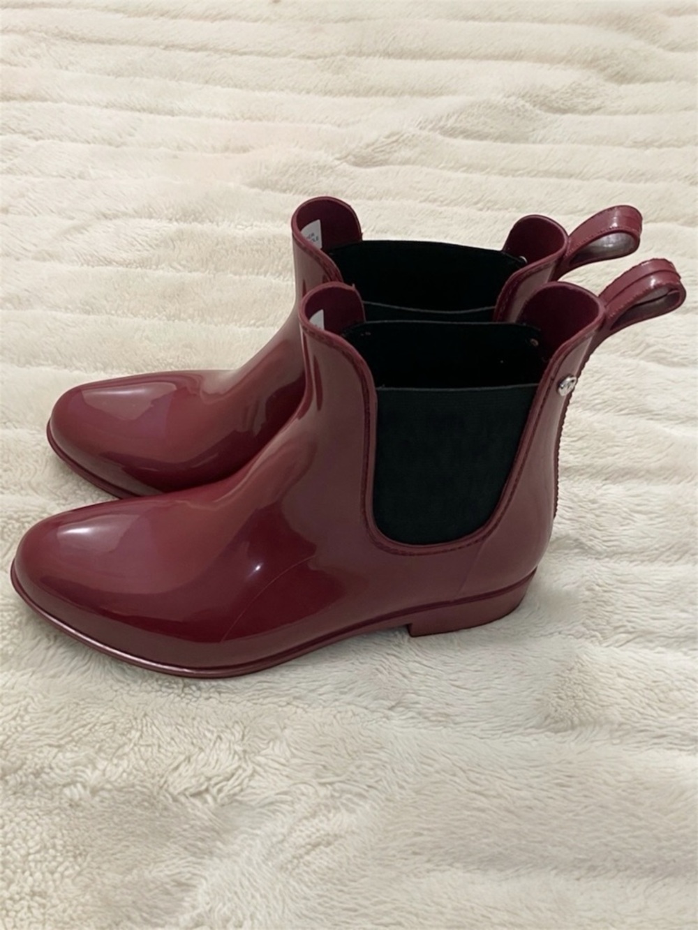 MICHAEL Michael Kors Charm Gore Glossy Red Rain Bootie Boots Size 8
